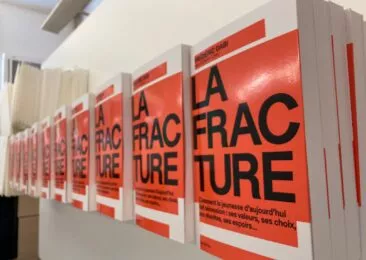 Etagère de livres la fracture