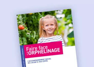 Faire face à l'orphelinage, droits et démarches, photo d'une petite fille blonde dans un jardin