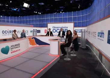 Observatoire OCIRP Salariés aidants 2022, plateau télé de l'émission, les participants au fond